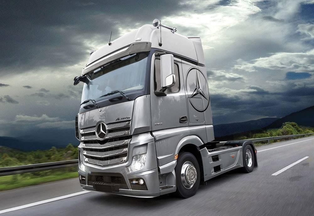 Italeri 510003905 Mercedes Benz Actros MP4 Gigaspace Truckmodell
