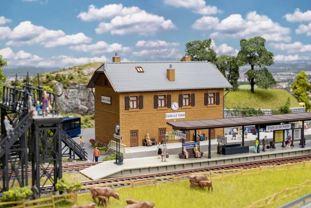 Faller 190095 H0 Aktions-Set Bahnhof Eisele an der Halde