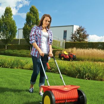 Image du produit “Wolf Garten WE 430 largeur d'épandage (surface) 43cm (max) 16l ”