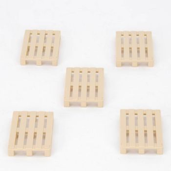 Artikelbild des Artikels “Bruder 5 Euro Paletten Fertigmodell Landwirtschafts Modell “