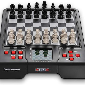 Immagine del prodotto “Millennium M805 Karpov Schachcomputer, Schachschule ”