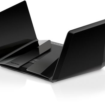 Product image of the product “NETGEAR RAX200 wireless router Gigabit Ethernet Tri-band (2.4 GHz / 5 GHz / 5 GHz) Black ”